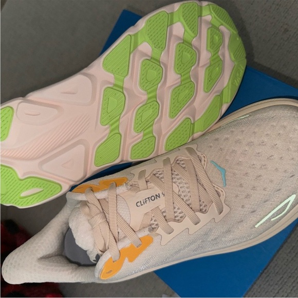 HOKA 👟🩷 Clifton 9 Vanilla Astral running shoe sneakers NWT NIB - Picture 7 of 13
